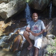  ,   Dilon, 44 ,  
