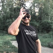  ,  Ruslan, 33