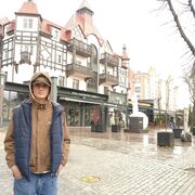  ,  Komron, 24