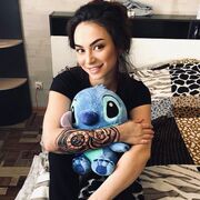  ,   Anya, 29 ,   c 