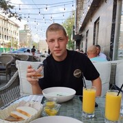  ,  Valera, 27