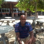  ,   Dilon, 44 ,  