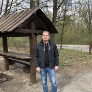  ,  Runy, 40