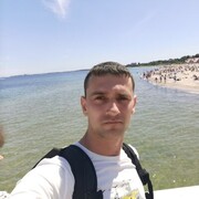  ,  Dima, 32