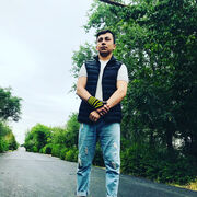  ,  Shoxrux, 24