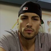  South Houston,  Luis, 30