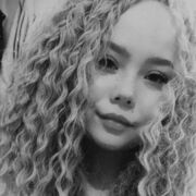  ,  Liana, 24