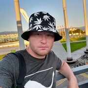  ,  Denis, 32