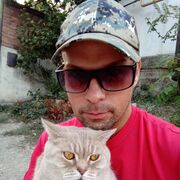  ,   Valentin, 41 ,  