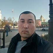  ,  Utkirbek, 33