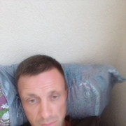  ,  Algis, 42