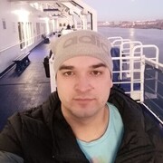  ,  Nik, 33