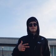  ,  Nik, 23