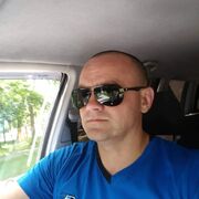  ,  Nik, 44