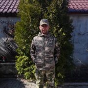  ,  Viktor, 37