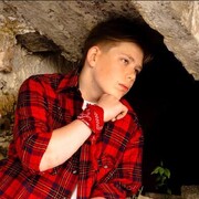  ,  Kiril, 21