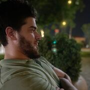  ,  Zaur, 23