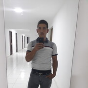  ,  Ali, 33
