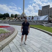  ,  Valentin, 32