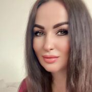  ,  Veronika, 35
