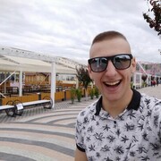  ,   Tomas, 25 ,  