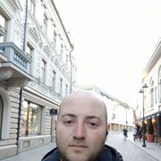  ,  Nika, 35