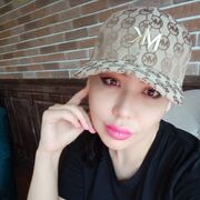  ,  Dina, 33