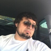  ,  Artur, 40