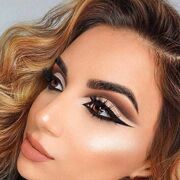  ,  Alina, 23