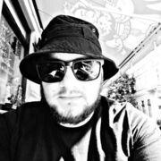  ,  Niky, 28