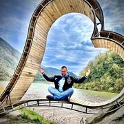  ,   Alex, 40 ,  