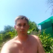  ,   Viktor, 34 ,  
