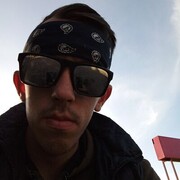  ,  Andrej, 25