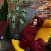  ,   Viktoria, 40 ,   c 