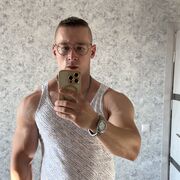  ,   Vladislav, 32 ,   ,   