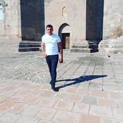  ,  Artur, 33
