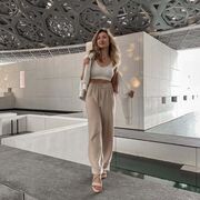  ,   Angelina, 22 ,   ,   