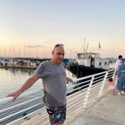  Sederot,  Victor, 46