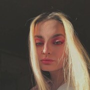  ,  Viktoria, 22
