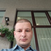  ,   Petru, 37 ,  