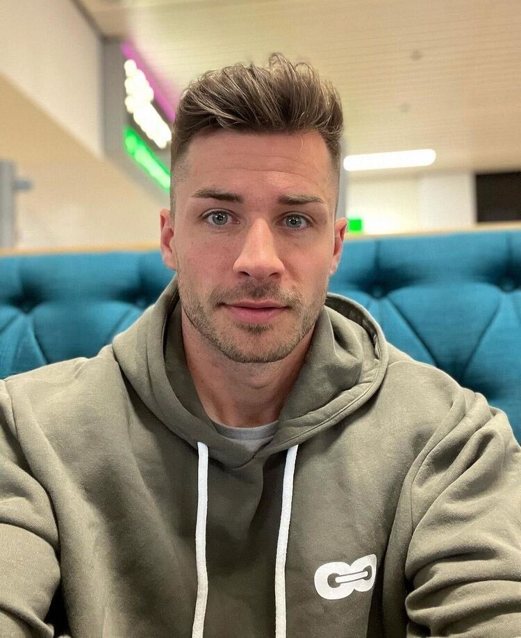  44037093  Vicky, 36 ,    