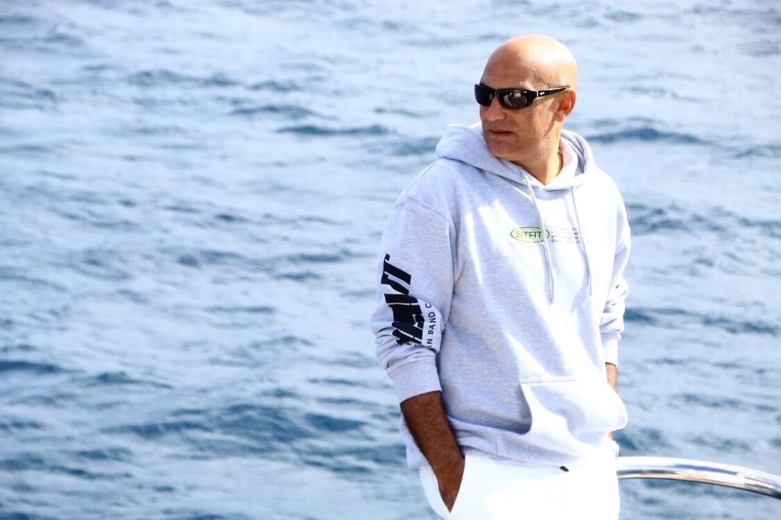  30874803  Yasser, 46 ,    