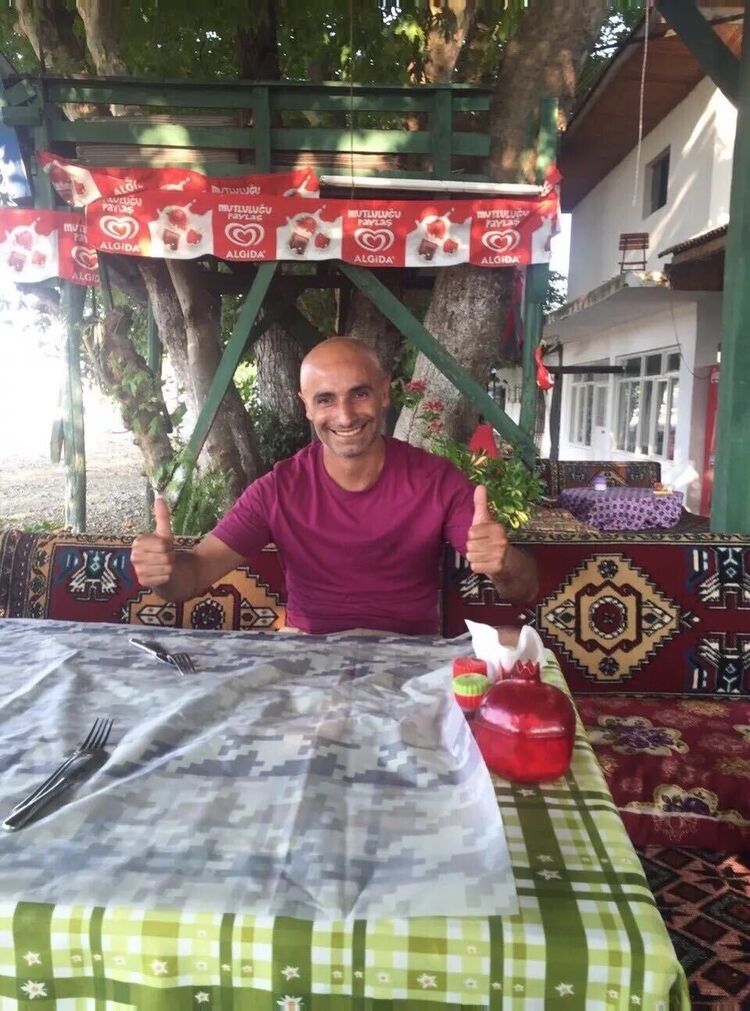  43673833  Cengiz, 39 ,    