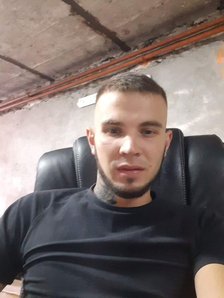  53612613  Vitia, 28 ,    Stains