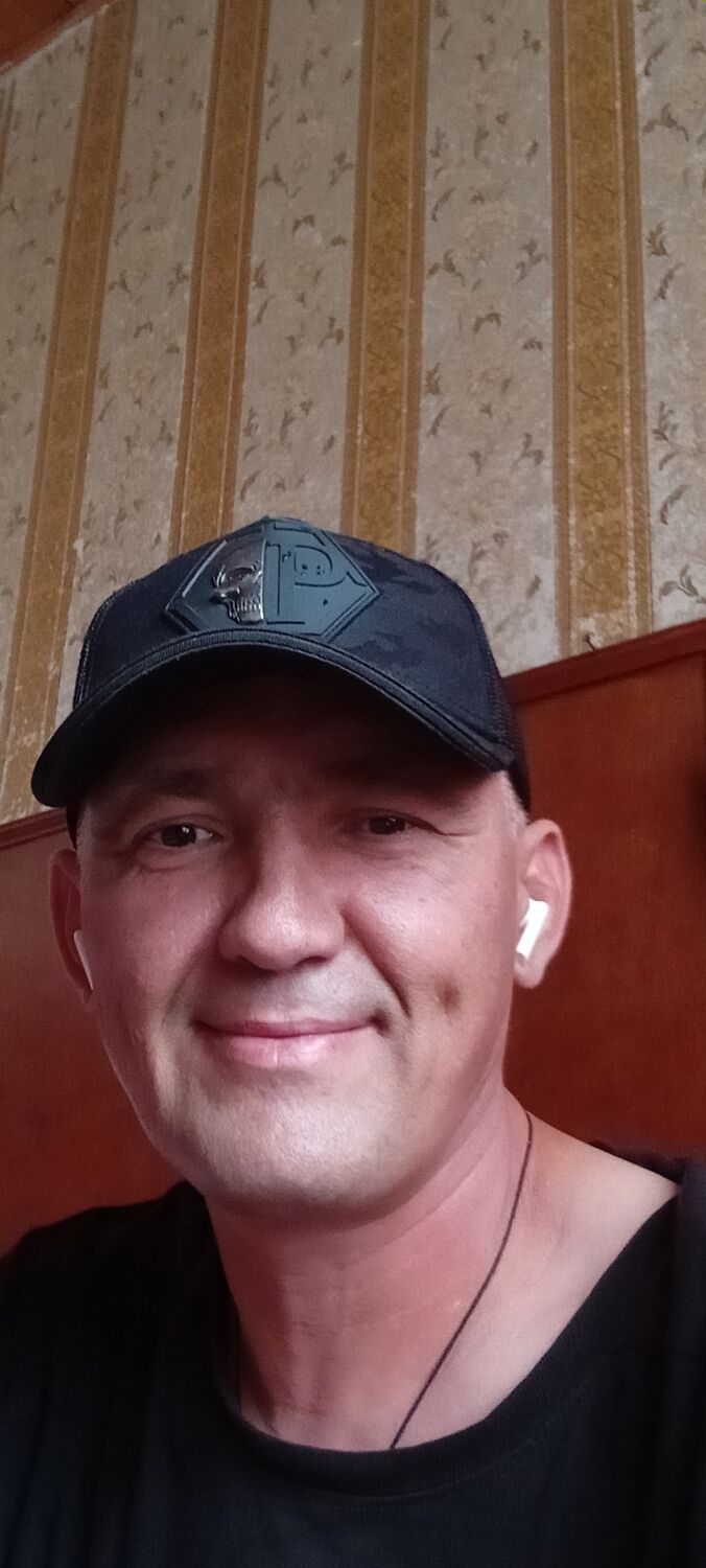  ,   Maks, 47 ,     , c 