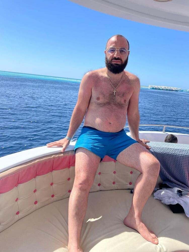  44279373  Artak, 35 ,    