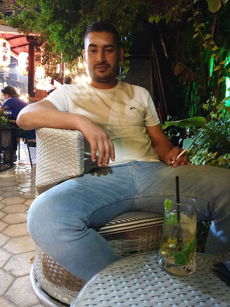  24142923  Damir, 32 ,    