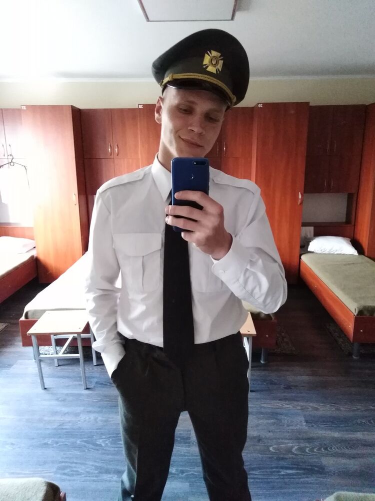  19903633  Vadim, 31 ,    