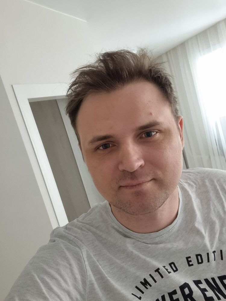  54200083  Konstantin, 32 ,    