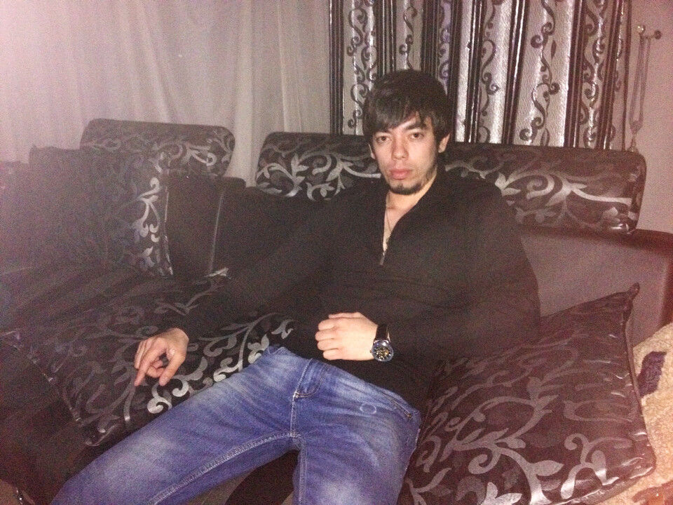 10059453  Adam, 35 ,    
